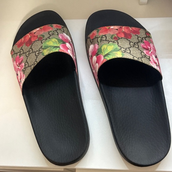 Gucci Women's Floral Slide Sandals - Black and Pink - Picture 1 of 5